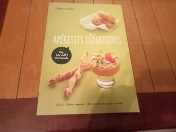 Livre intitulé apéritifs dinatoires Thermomix