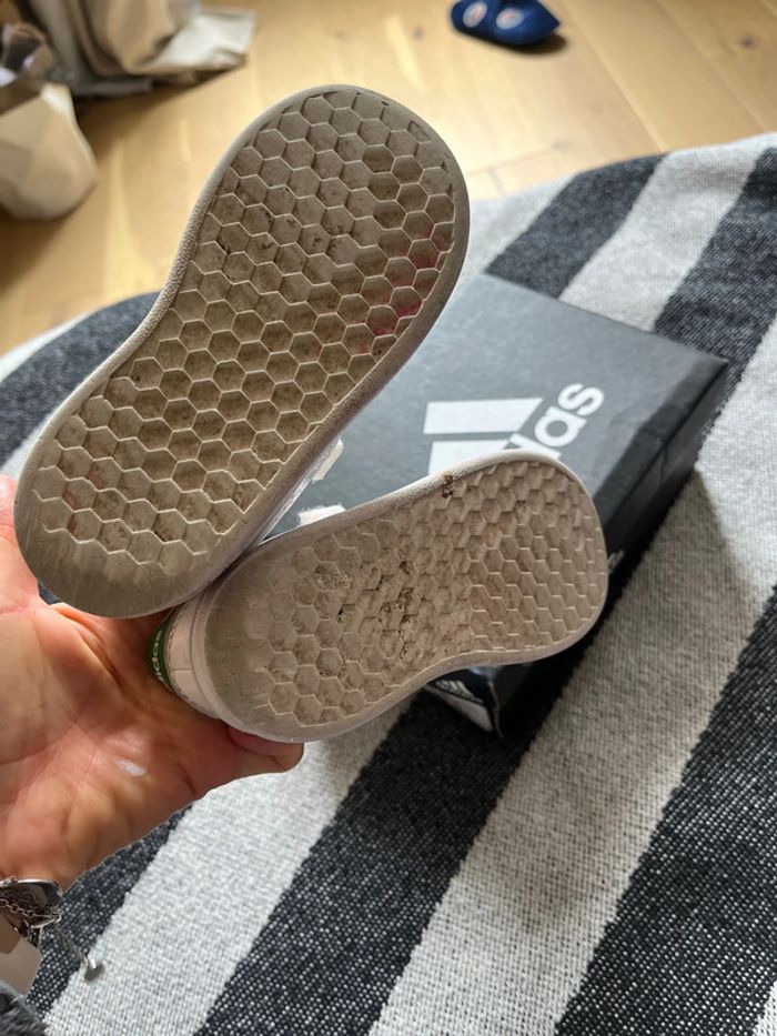 Chaussures adidas 22 - photo numéro 5