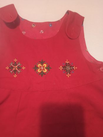 Robe sergent major rouge très jolie