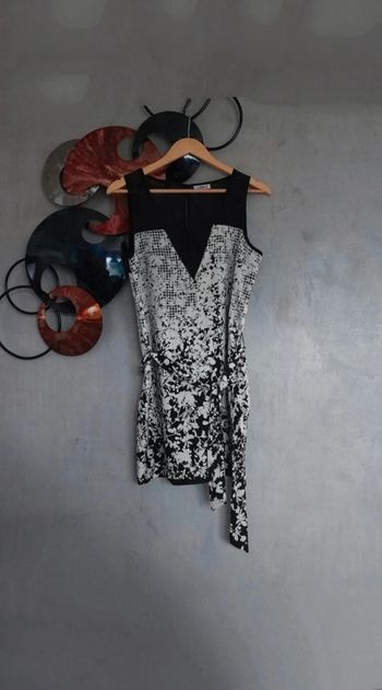 Robe courte à motifs noirs et blancs Carnaby