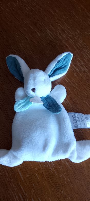 Doudou et Compagnie peluche lapin semi plat turquoise. Happy pop . 17 CMS Très bon état