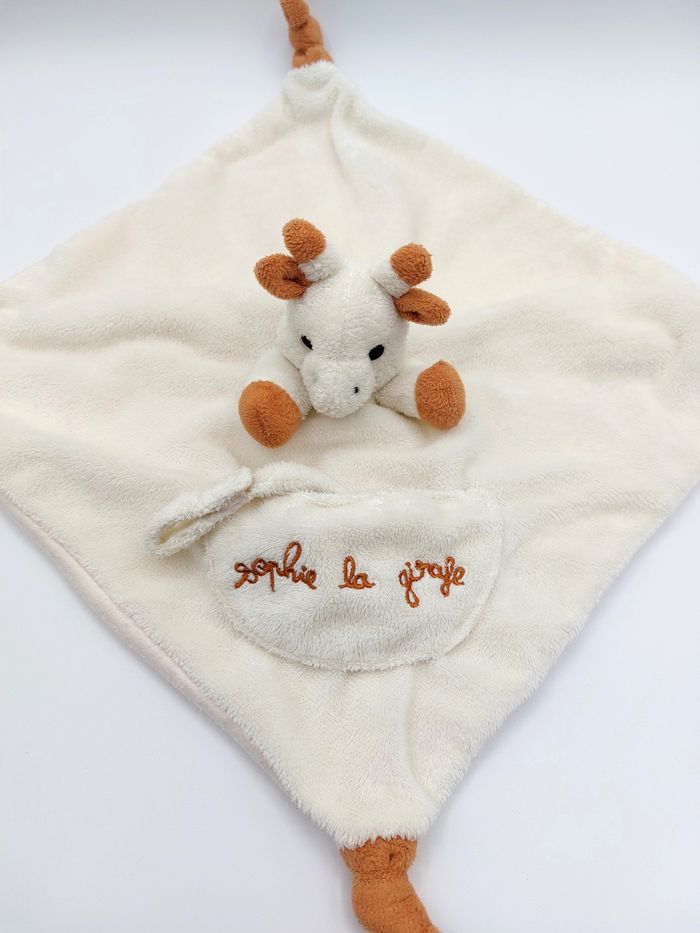Doudou plat Sophie la girafe VULLI attache tétine écru marron envers tissu - photo numéro 3