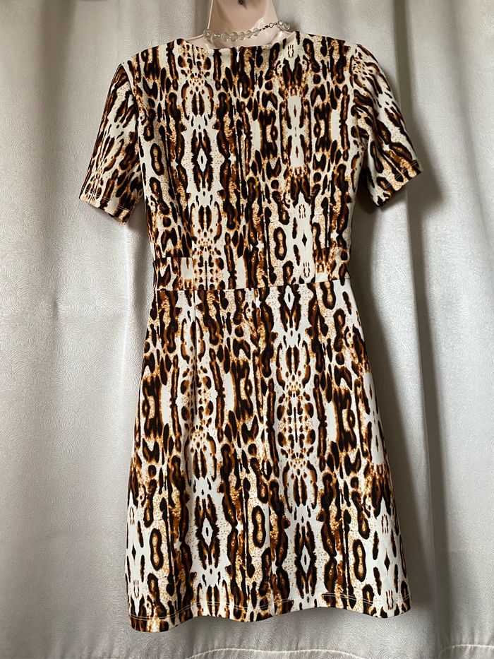 Très jolie robe panthère 38 Urban by Venco - photo numéro 4