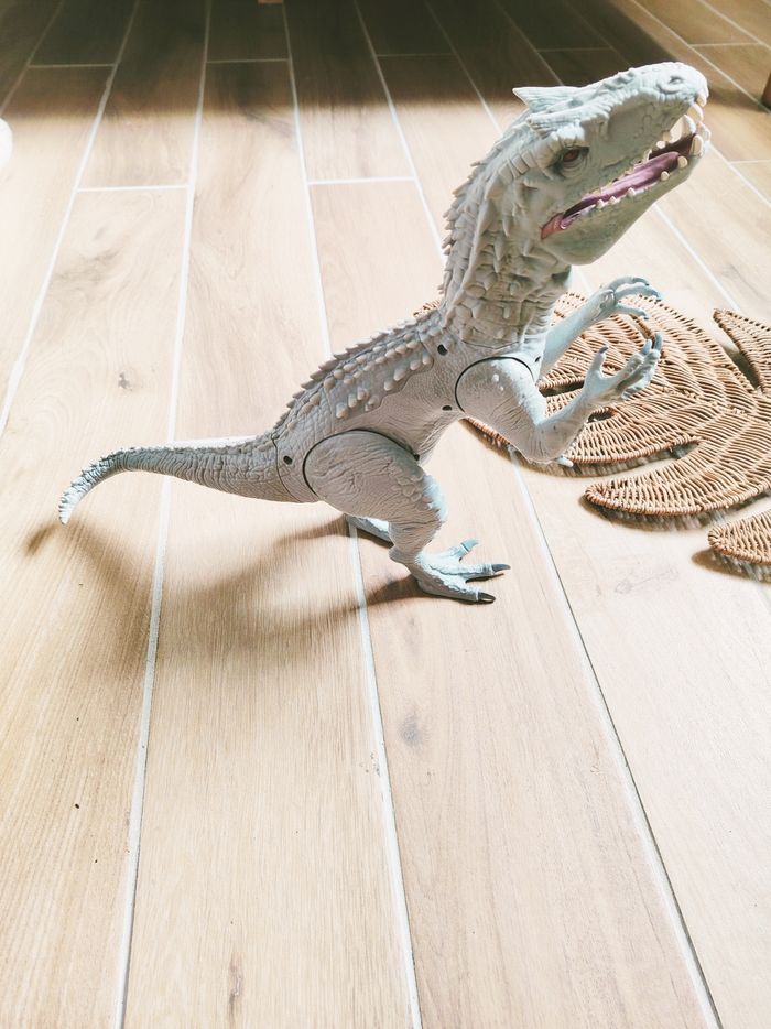 🦖 Figurine dinosaure Indominus Rex Jurassic World/Jurassic park sons et lumières - photo numéro 2