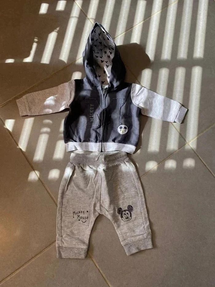 Ensemble (pantalon & gilet zippé) Mickey - Bleu Marine & Gris - 3 mois
