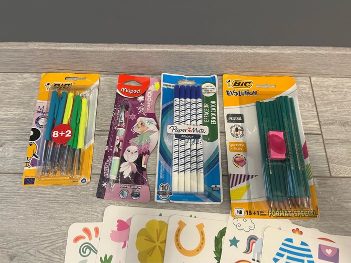 Fournitures scolaires neuf - photo numéro 2