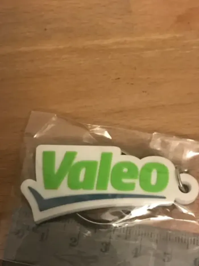 porte clé vert neuf toujours en sachet jamais utilisé - photo numéro 2