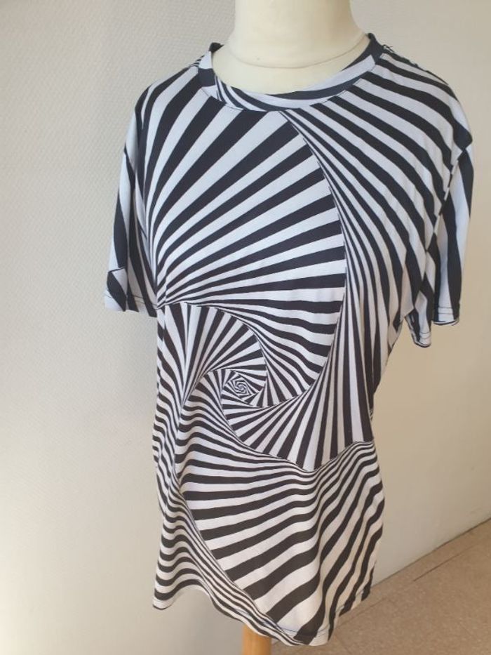 T-shirt trompe l'œil