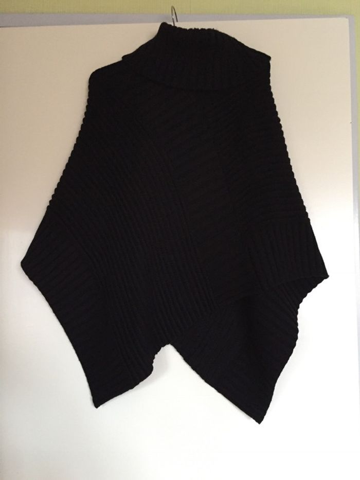 Magnifique poncho noir