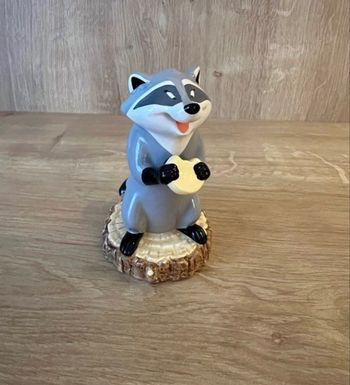 Figurine meiko raton laveur dans pocahontas Disney en faïence-porcelaine
