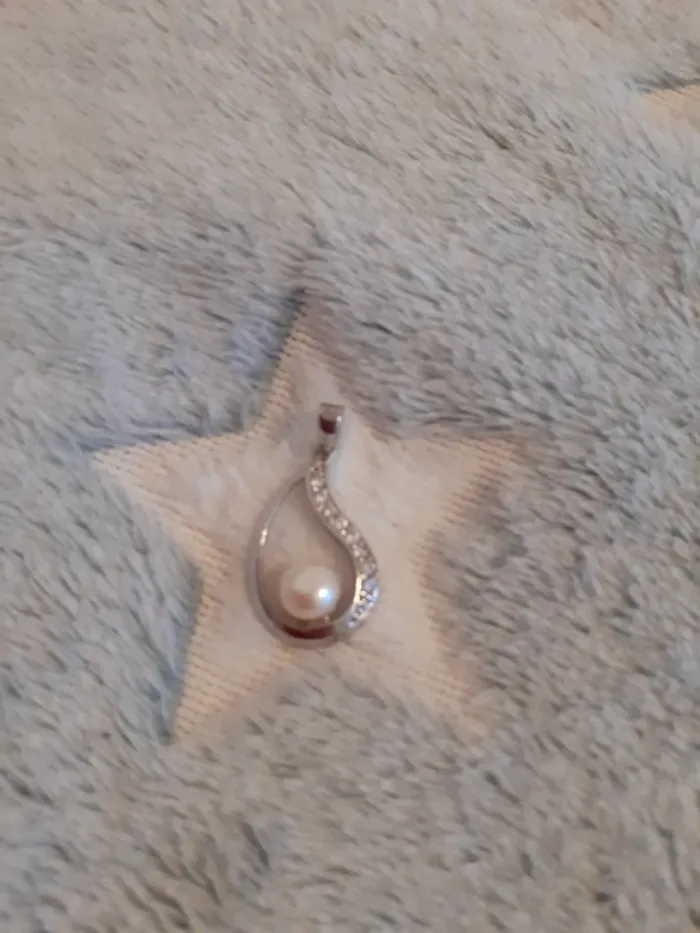 Pendentif avec perle