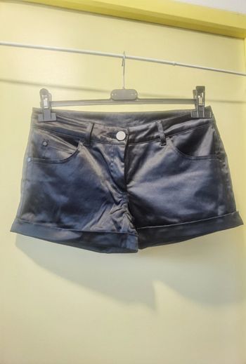 Short noir effet satiné