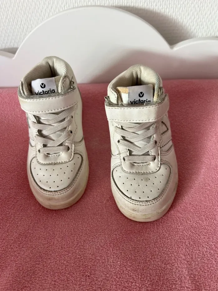 Baskets blanches Victoria taille 24
