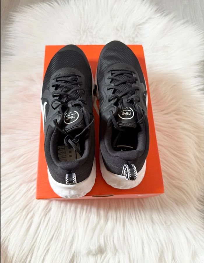 Baskets Nike Renew In-Season TR 11 – Taille 44,5 – noir/blanc – Neuf avec étiquette - photo numéro 6