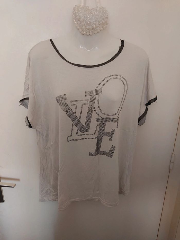 Tee-shirt blanve avec motif Love en strass taille 42