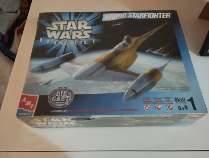 Maquette Star Wars Naboo Starfighter neuf