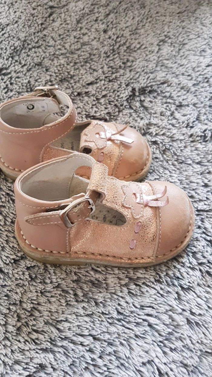 Chaussures taille 19 - photo numéro 2