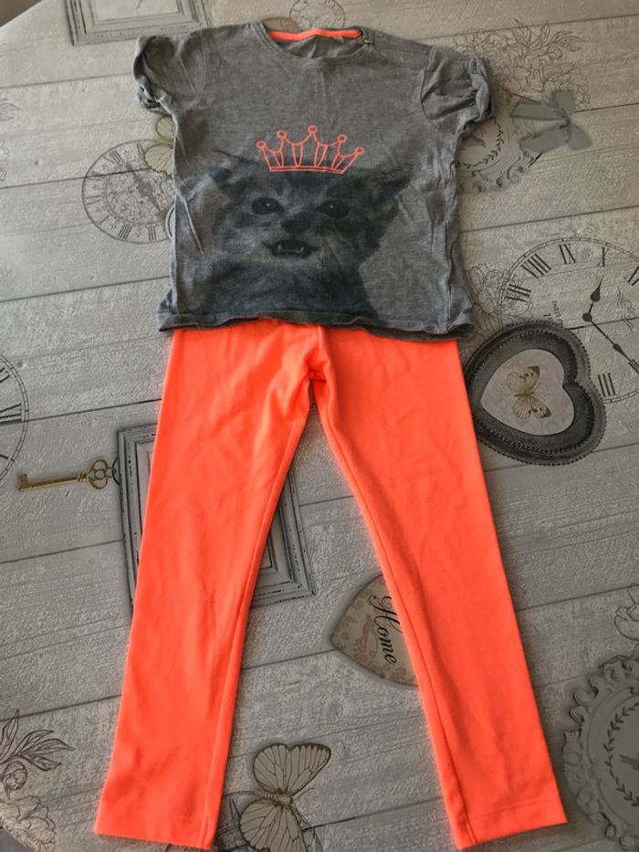 Ensemble orange avec chat