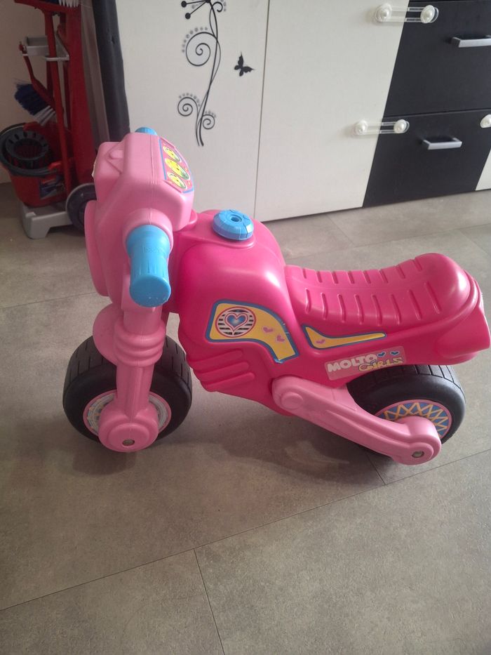 Moto enfant 1 à 3 ans en très bon état