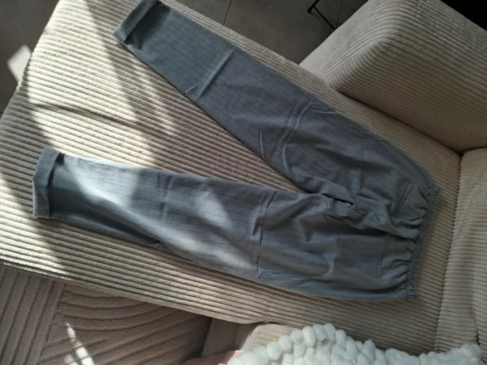 Pantalon gris - photo numéro 3