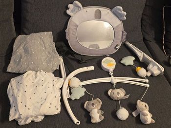 😍🤩 lot : miroir voiture,  mobile de lit /parc et draps housse bébé