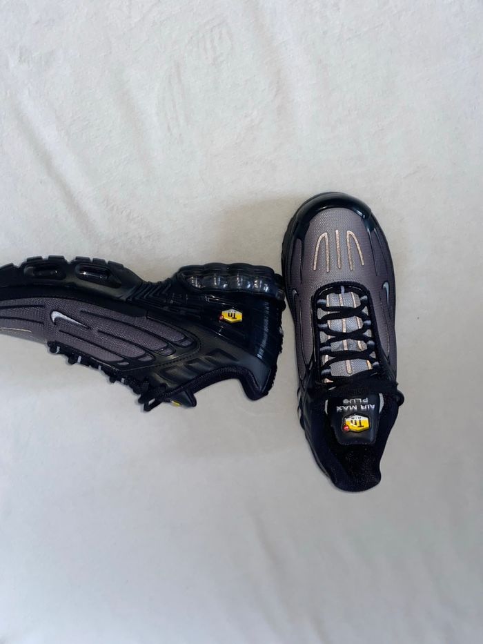 Nike Air Max Plus Tn colorway Triple Black