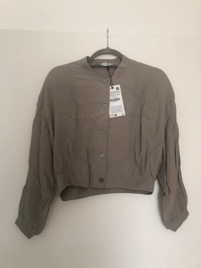 Superbe beau blouson aviateur court fluide Zara neuf avec étiquette taille M - photo numéro 2