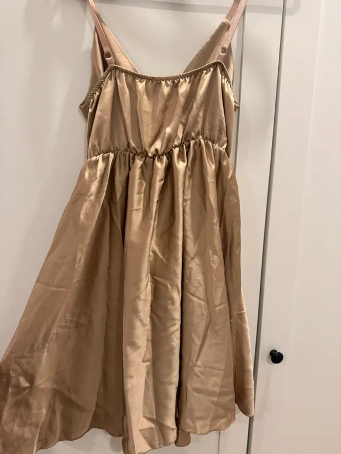 Robe cérémonie satin dorée - photo numéro 3