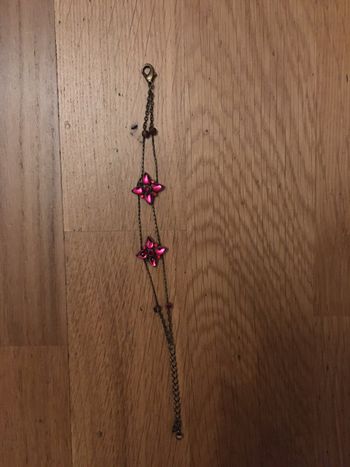 Joli petit bracelet fantaisie tons roses