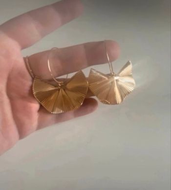 Boucles d’oreilles pendantes NEUVES forme demi cercle couleur doré 