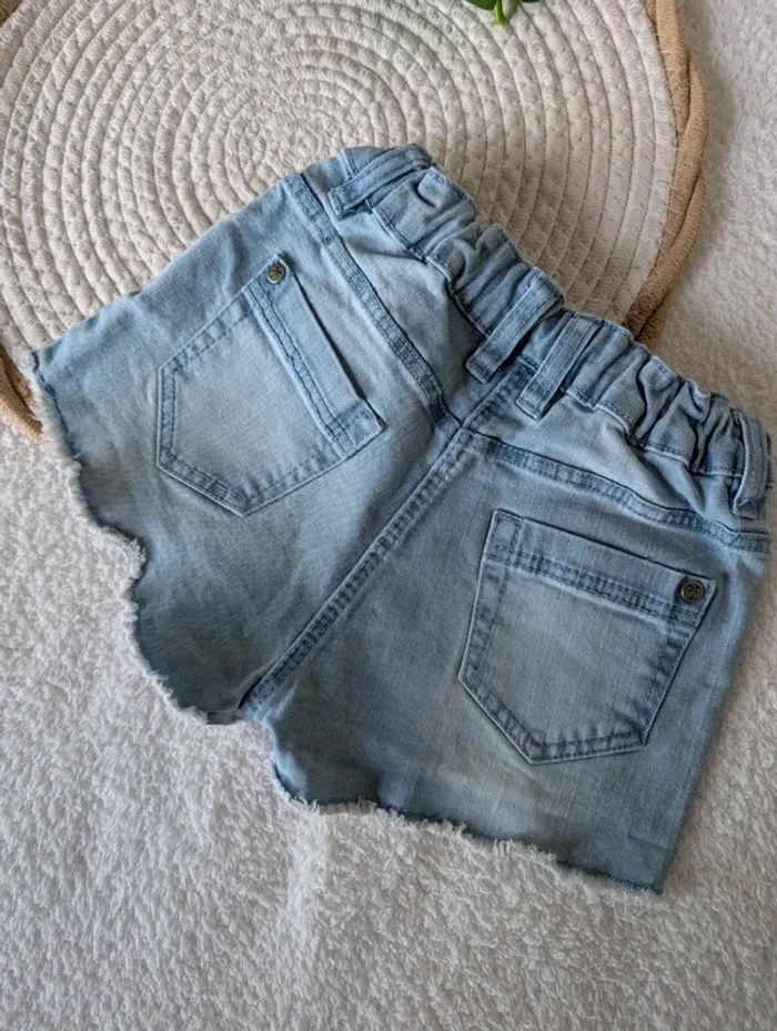 🩵 Short en jean – 7 ans - photo numéro 4