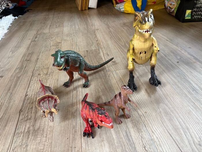 Lot de dinosaures - photo numéro 2