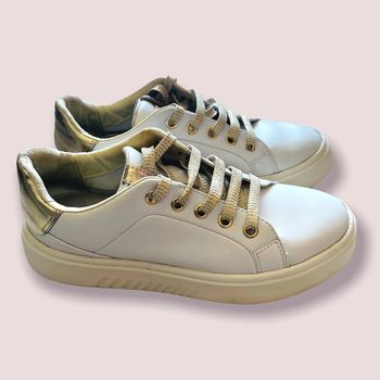 📚special rentrée 📚Véritables Geox en cuir blanc et doré à lacets