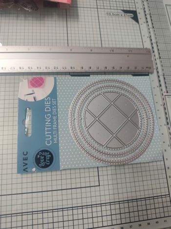 Lot de dies matrice de découpe scrapbooking love 2 craft cercle