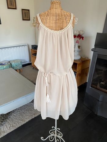 Robe été Made in France fluide beige / crème perlé avec col tressé taille S