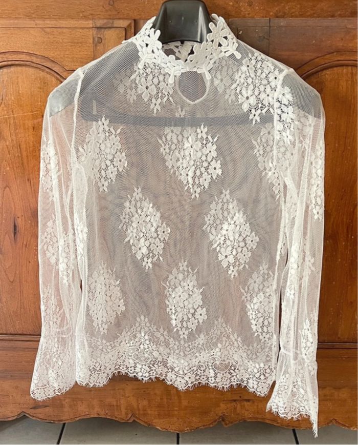 Blouse en dentelle col montant manches longues - photo numéro 10