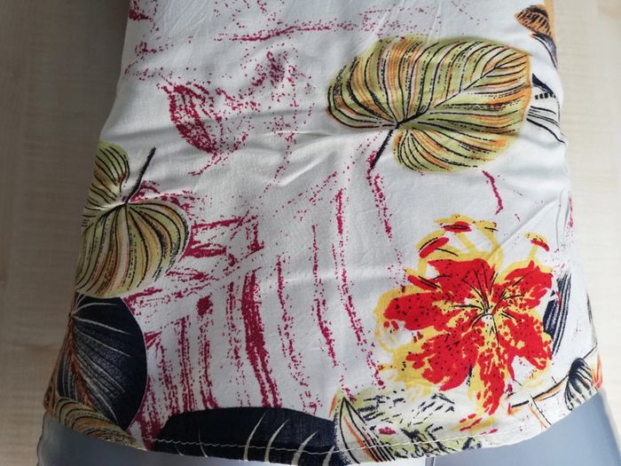 Top court à bretelles fleurie taille 36 - photo numéro 3