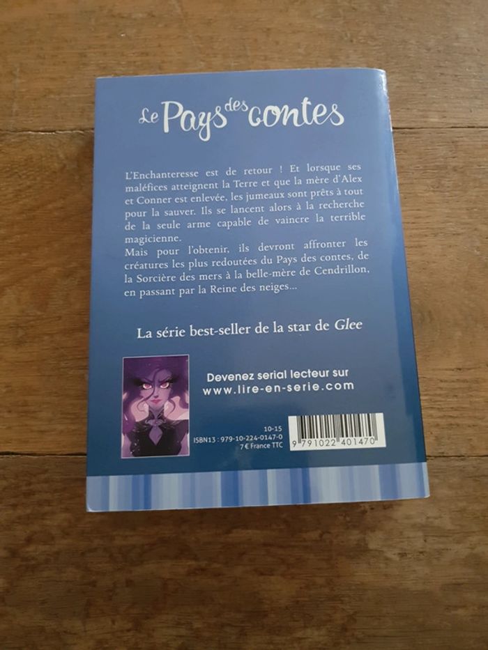 Livre le pays des contes - photo numéro 2