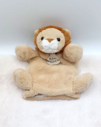Peluche doudou marionnette lion Mario HISTOIRE D’OURS HO1227 beige marron blanc