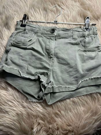 Short court vert / kaki Gémo 10 ans