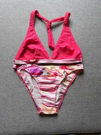 Maillot de bain / bikini rouge en XL