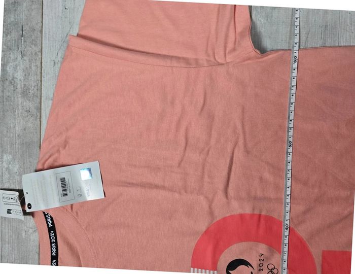 🌟 T-shirt corail officiel Jeux Olympiques Paris
2024 - Taille L 🌟 - photo numéro 3