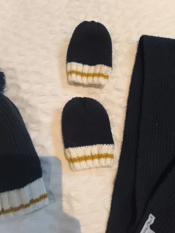 Lot chapeau, gants écharpe pour bébé - photo numéro 3