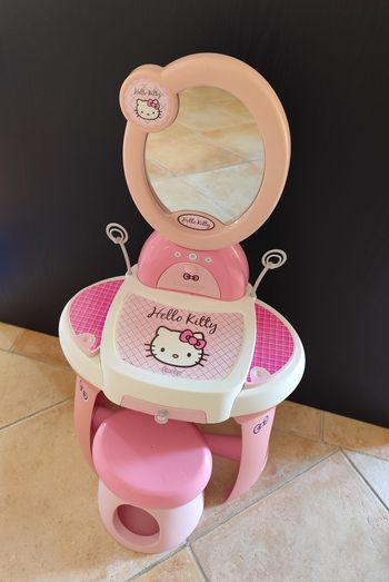 Coiffeuse hello kitty