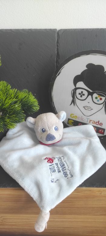 Doudou plat chien ours Kimbaloo In Car Vib bleu marron rouge La Halle Foulard