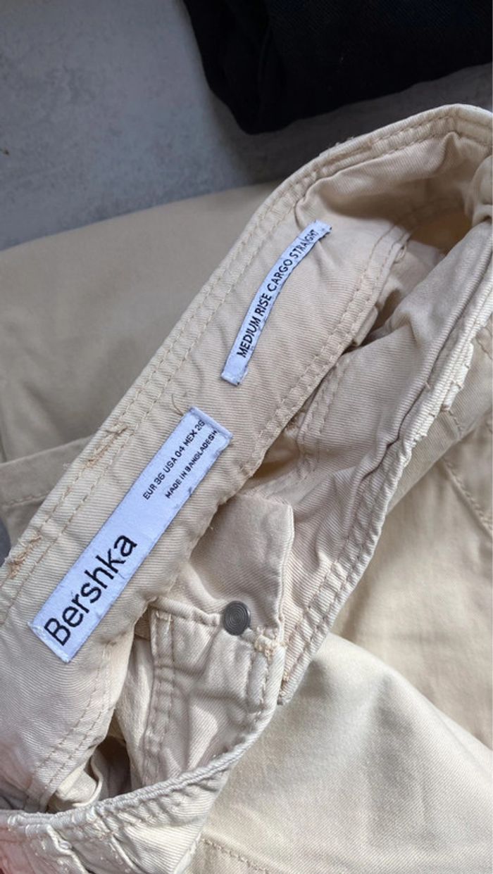Pantalon Cargo beige à poches Bershka taille 36 - photo numéro 5