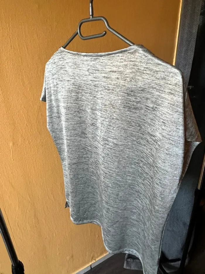Top  col V gris avec strass au cou t unique - photo numéro 3