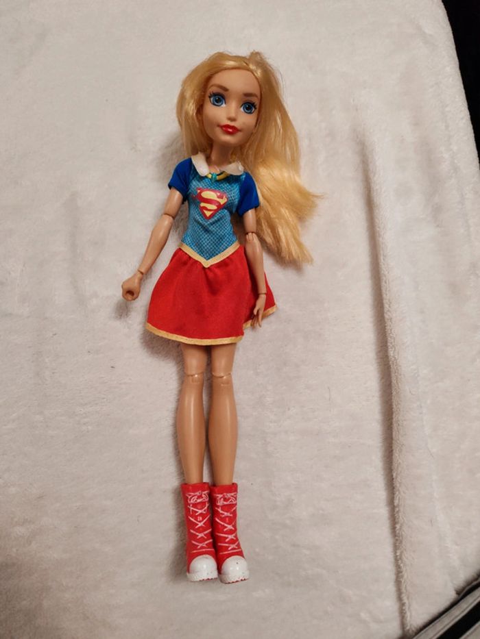 Poupée super girl