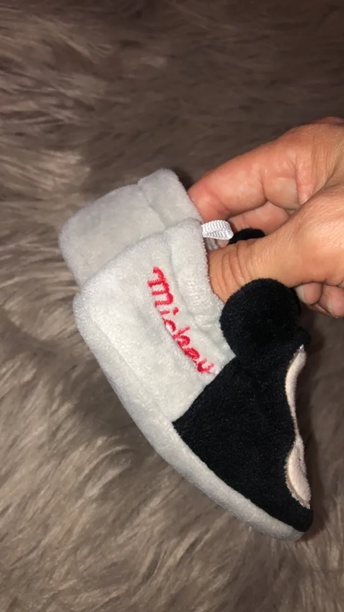 Chausson Mickey 3/6 mois neuf - photo numéro 4