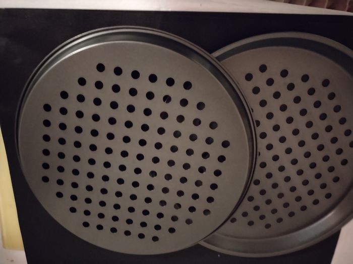 2 Plateaux à pizza - photo numéro 2